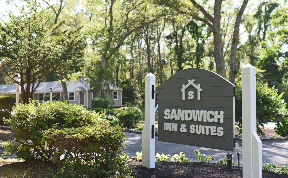 Sandwich Inn and Suites cover