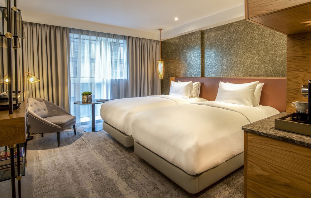 Lincoln Plaza London, Curio Collection by Hilton cover