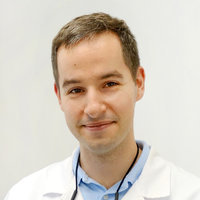 lekarz dentysta Maciej Kowalczyk